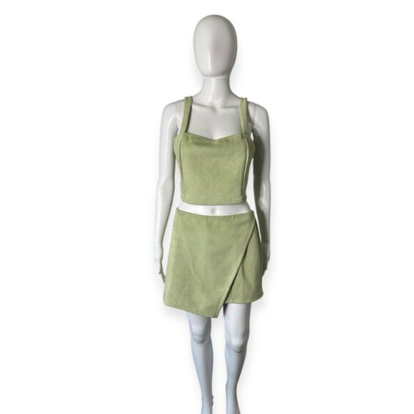 Popular Basics 2 Piece Set Crop Top & Skort Womens XL Faux Suede Texture - Picture 1 of 5